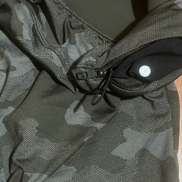 Lululemon T.H.E. Short Green Camo Linerless Size S - Picture 7 of 15